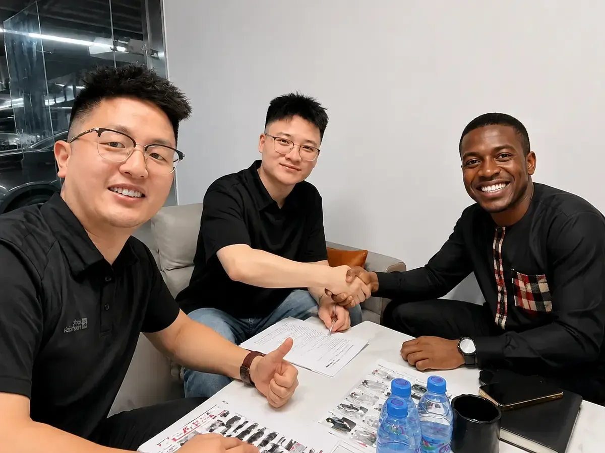 Xinchi Tiancheng representative confirming a sourcing plan with a client