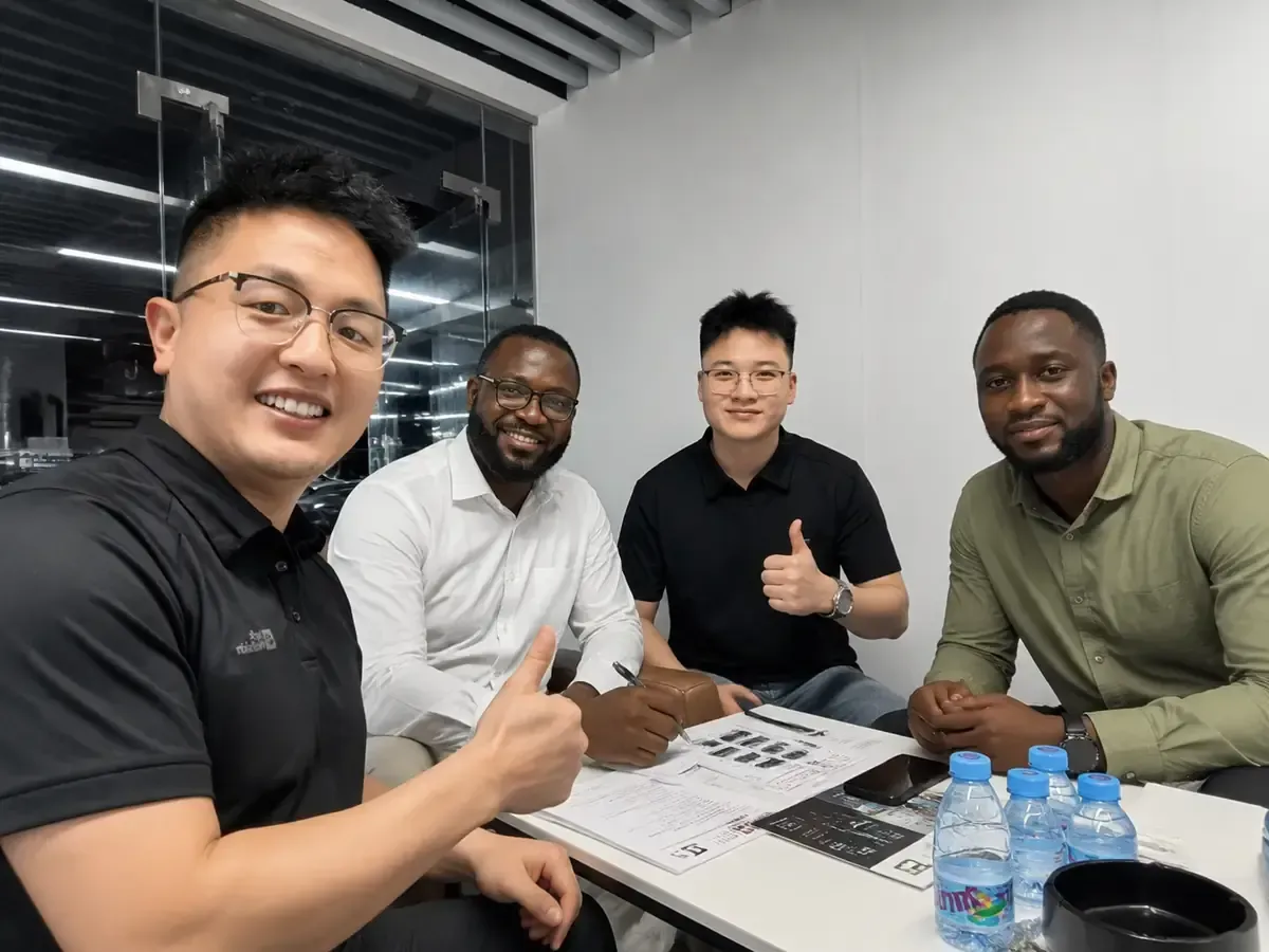 Xinchi Tiancheng team reviewing vehicle requirements with visiting clients