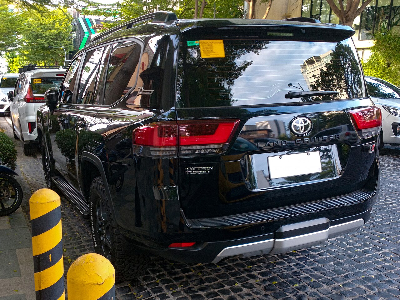 Toyota Land Cruiser 300