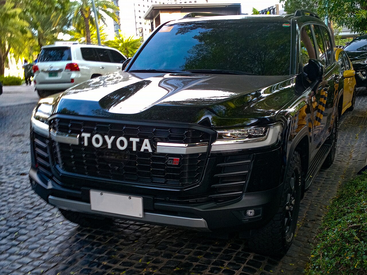 Toyota Land Cruiser 300