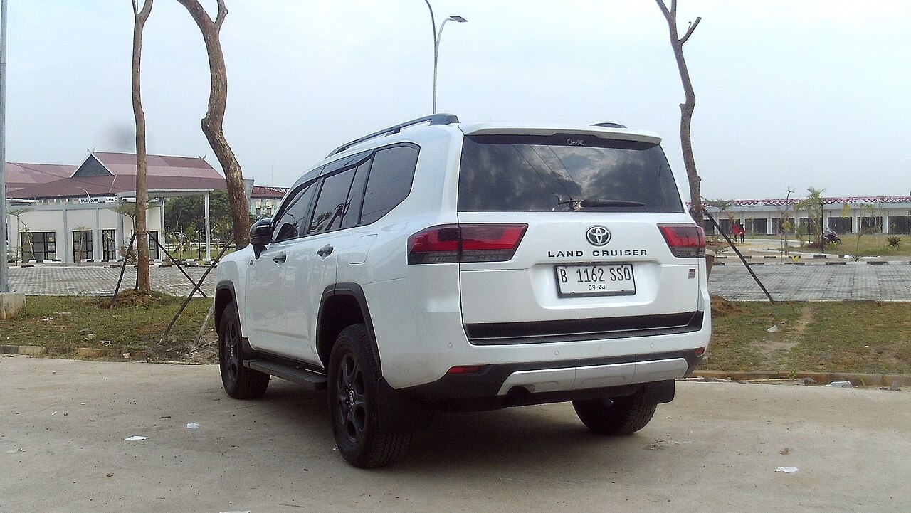 Toyota Land Cruiser 300