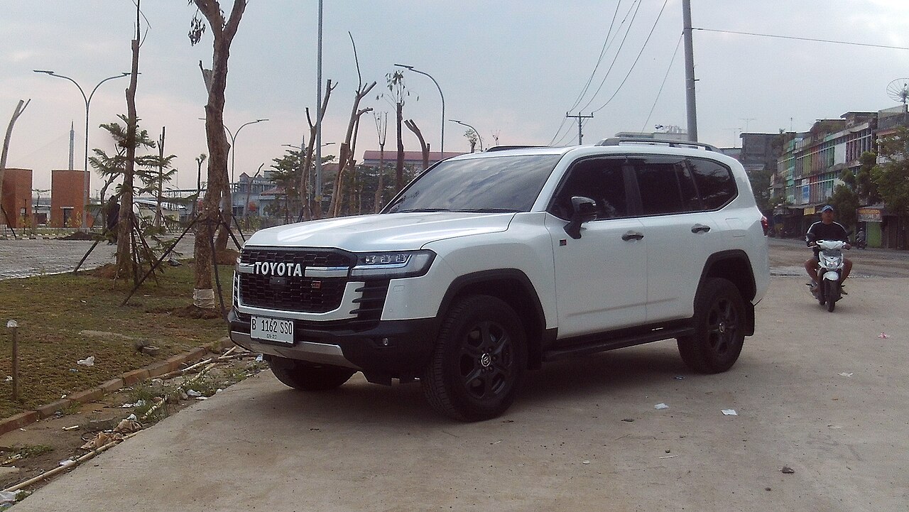 Toyota Land Cruiser 300