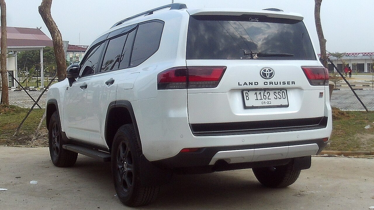 Toyota Land Cruiser 300